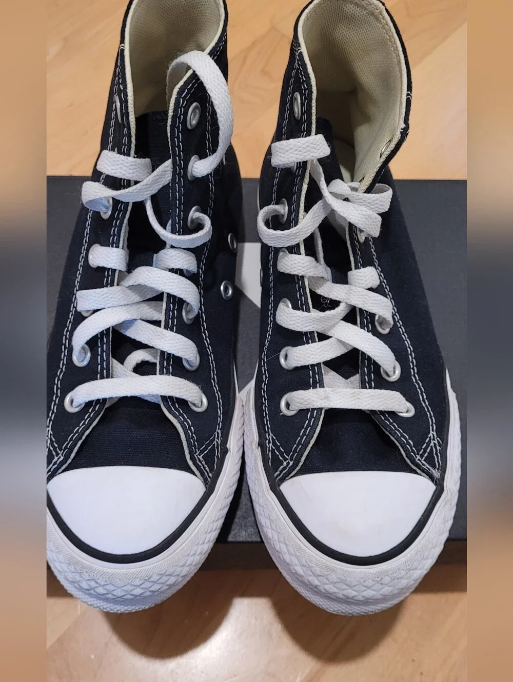 Converse Chuck Taylor High Top Youth Size 3 Black